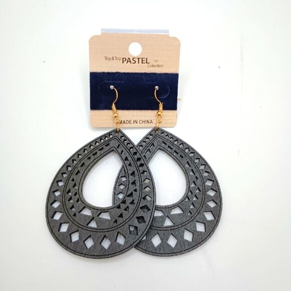 BLACK Tear drop wood carved earrings - Picture 3 of 4